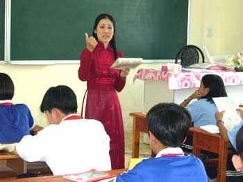 Ban hành chương trình bồi dưỡng nghiệp vụ sư phạm cho giáo viên Trung học phổ thông